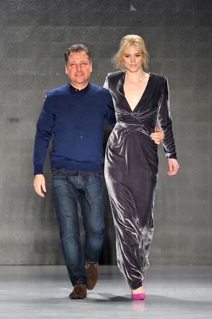 Atıl Kutoğlu with top model Larissa Marolt after a show.