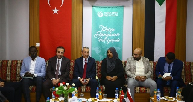 السفير التركي لدى الخرطوم إسماعيل تشوبان أوغلو خلال لقائه مع 20 صحفياً في السودان الأناضول