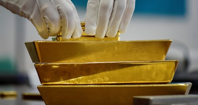الذهب يهبط مع حاجة المستثمرين للسيولة بعد خسائر أسواق الأسهم بسبب كورونا