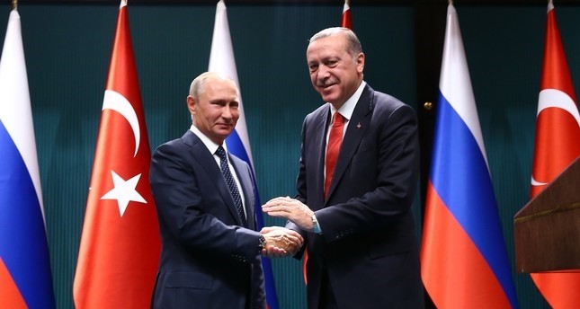 Putin (L) and Erdou011fan (R) shake hands after holding a joint press conference. (File photo)