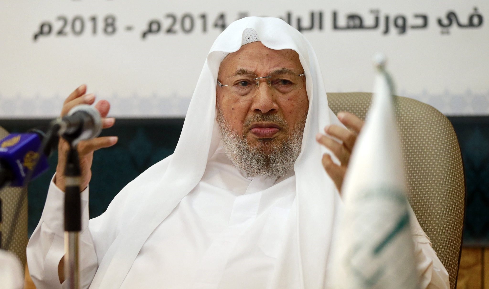 Chairman of the International Union of Muslim Scholars Youssef al-Qaradawi (R) speaks during a news conference in Doha June 23, 2014. (REUTERS Photo) 