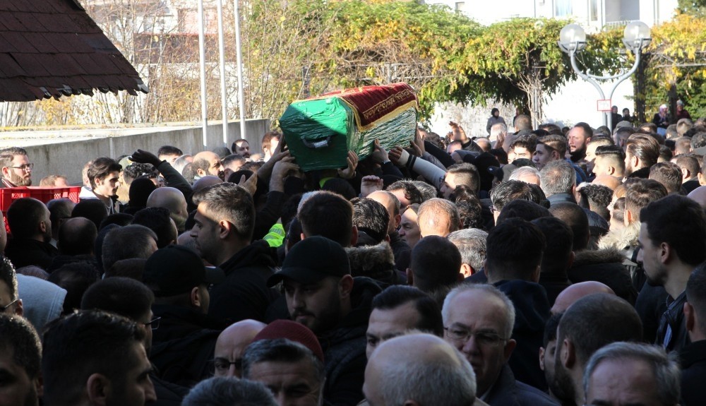 People carry the coffin of Mustafa Alptuu011f Su00f6zen during a funeral in Hanau, Germany.