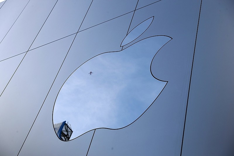 The Apple logo is displayed on the exterior of an Apple Store in San Francisco, Calif, U.S., Feb. 1, 2018. (AFP Photo)