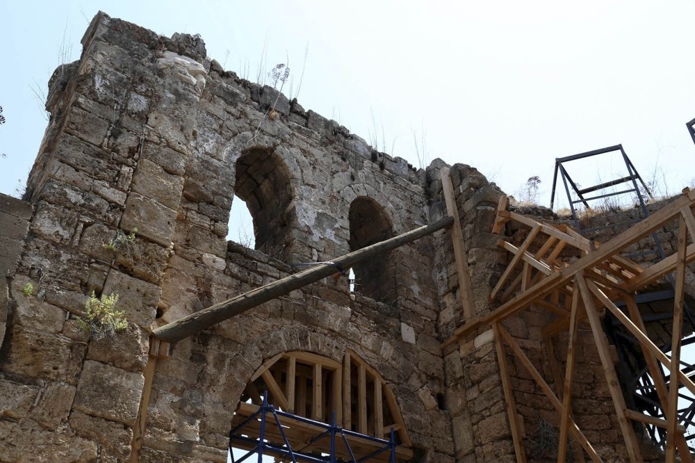 A special scientific team has been set up to ensure that the 800-year-old mosque remains in its original form. 