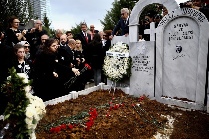 Mourners leave flowers on the grave of Turkish photographer Güler at Şişli Armenian cemetery.