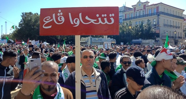 الجزائر تغص بالمتظاهرين مجدداً للمطالبة برحيل بوتفليقة ورموز نظامه