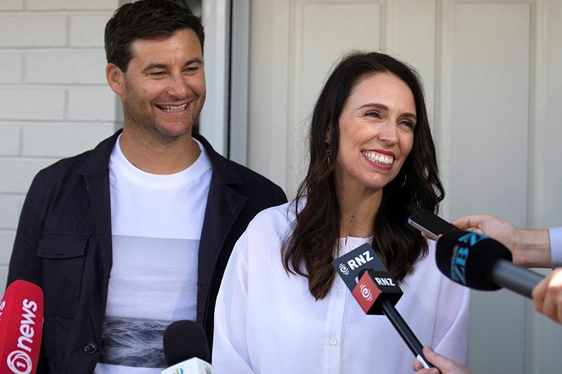 New Zealand Prime Minister Jacinda Ardern (R) and her partner Clarke Gayford announce to the press that they are expecting their first child, in Auckland on Jan. 19, 2018. (AFP Photo)