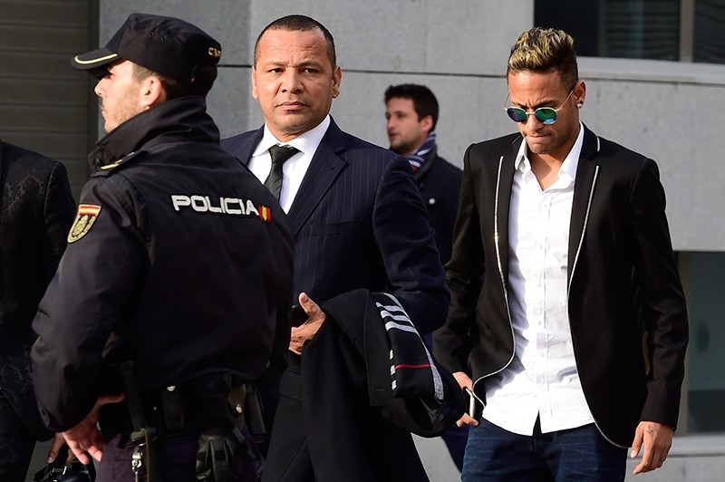 This file photo taken on February 02, 2016 shows Barcelona's Brazilian forward Neymar (R) and his father Neymar Santos arriving at Spain's national court in Madrid. (AFP Photo)