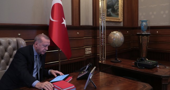 الرئاسة التركية تنشر صور لحظة إعطاء أردوغان أمر البدء بـنبع السلام