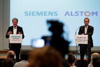 In this file photo from Sept. 27, 2017, German ICE train manufacturing company Siemens President and CEO, Joe Kaeser (L) and French railway transport company Alstom CEO, Henri Poupart-Lafarge speak during a news conference. (AFP Photo)