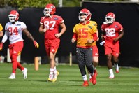 Patrick Mahomes (15) of the Kansas City Chiefs runs between drills during the Kansas City Chiefs practice, Davie, Jan. 30, 2020. (AFP Photo)