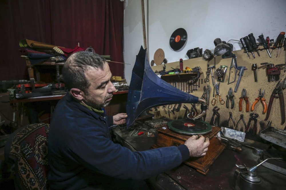 Savau015f u015eekerbay discovered his interest in antique pieces while trying to repair broken gramophones, eventually starting this interesting collection.