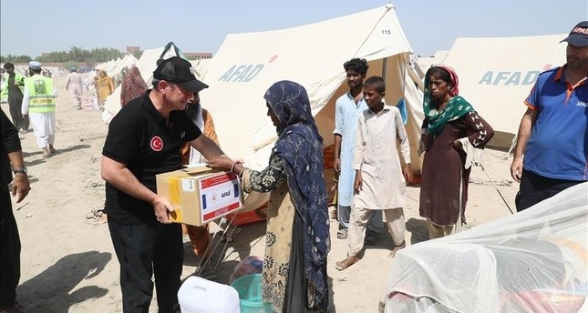 من مساعدات آفاد لمتضرري الفيضانات في باكستان الأناضول