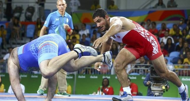 تركيا تحرز أول ذهبية لها في الألعاب الأولمبية هذا العام في المصارعة الحرة
