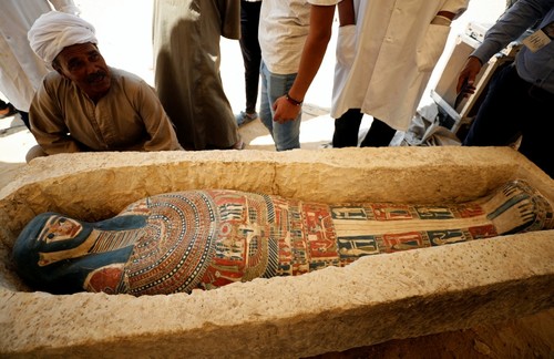 Dating the pyramids of egypt