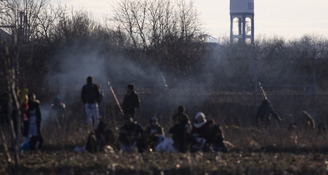 الأمن اليوناني يقمع مهاجرين على الحدود ويصيب عددا منهم
