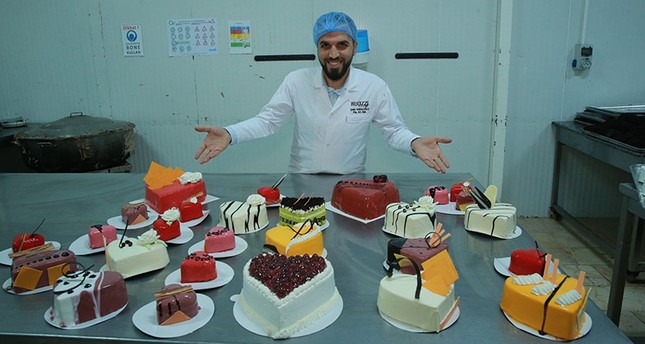 بمناسبة عيد الحب.. شركة تركية تصدر أكثر من مليون كعكة على شكل قلب