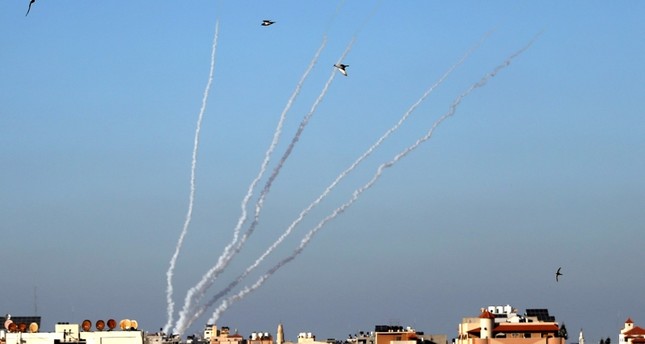 القسام و سرايا القدس تقصفان مواقع إسرائيلية برشقات صاروخية