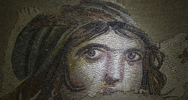 لوحة «الفتاة الغجرية» بمتحف زيوغما جنوبي تركيا