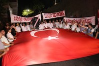 Taxi drivers condemn the American government's attacks on the Turkish economy and their principal competition Uber.