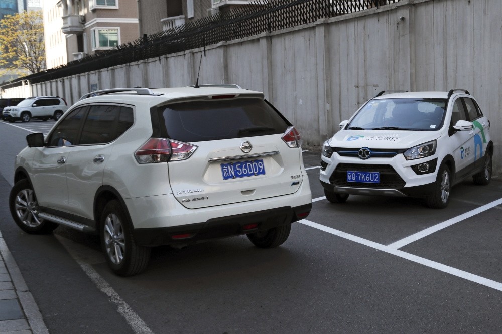 China car dilemma: Beijing wants electric, buyers want SUVs | Daily Sabah