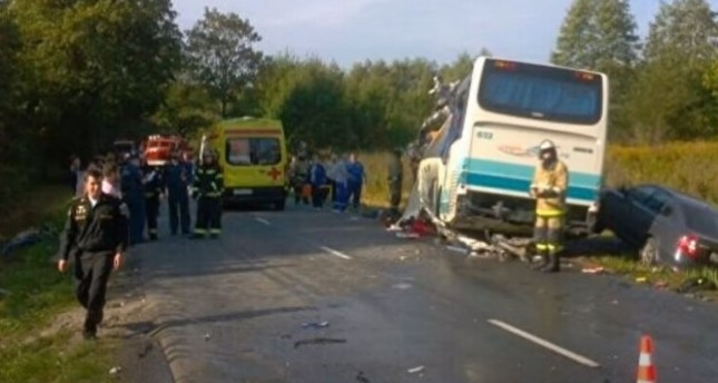 مقتل 7 أشخاص بينهم طفل بتصادم حافلة ركاب وشاحنة في روسيا