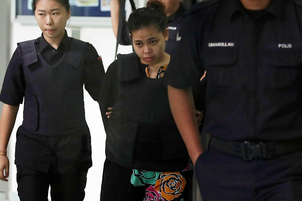 Indonesian Siti Aisyah, center, is escorted by police as she leaves after the court hearing at Shah Alam court house in Shah Alam, outside Kuala Lumpur, Malaysia, Monday, Oct. 2, 2017. (AP Photo)
