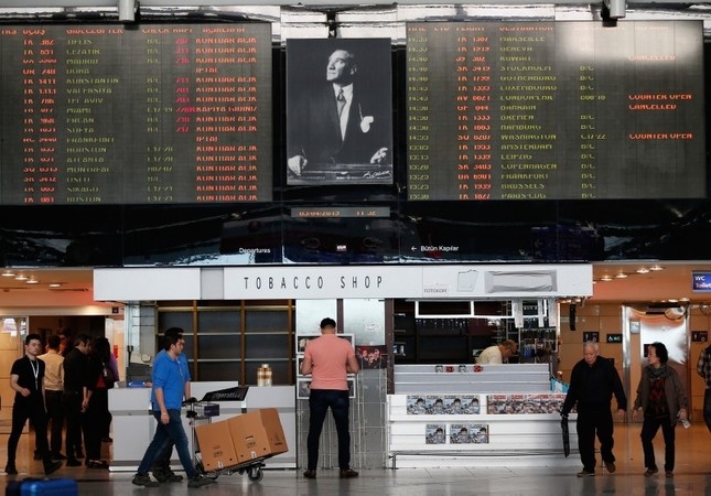 Umzug der Superlative: Angestellte und Passagiere verabschieden sich von Flughafen Atatürk