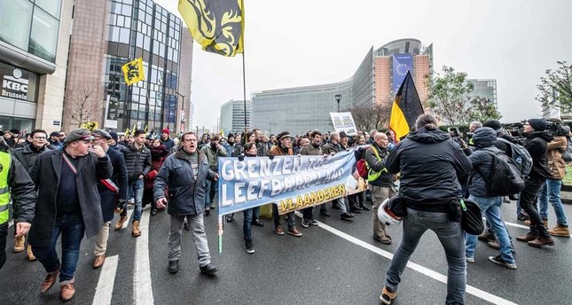 بروكسل: الشرطة تفرق متظاهرين ضد ميثاق الهجرة