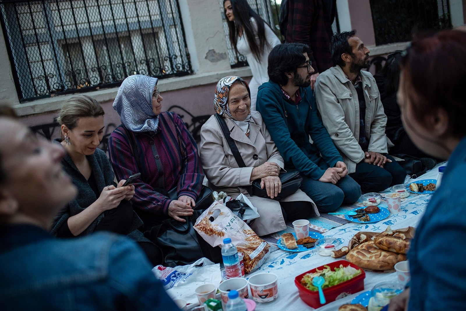 Ифтар — время, когда мусульмане собираются в кругу семьи и друзей