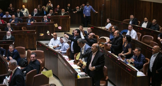 أرشيفية- نواب عرب بالكنيست أثناء احتجاجهم على قانون الدولة القومية لليهود في إسرائيل  أسوشيتد برس