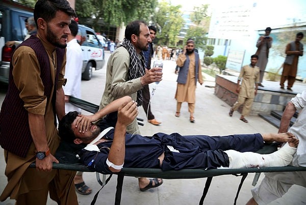eople carry a man, who was injured in a suicide bomb attack at an election campaign in Kama district, to a hospital in Jalalabad, Afghanistan, 02 October 2018. (EPA Photo)