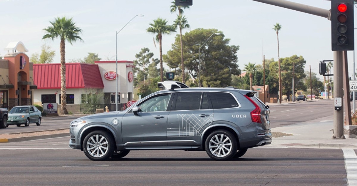 A self driving Volvo vehicle, purchased by Uber, moves through an intersection in Scottsdale, Arizona, U.S., December 1, 2017. (REUTERS Photo)