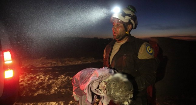 مقتل 21 مدنياً بينهم ثمانية أطفال في قصف بصاروخ وغارات روسية على إدلب
