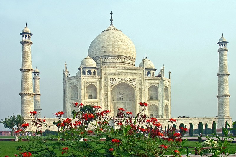 Taj Mahal S Mosque Closed To Muslim Prayer Except Fridays Daily