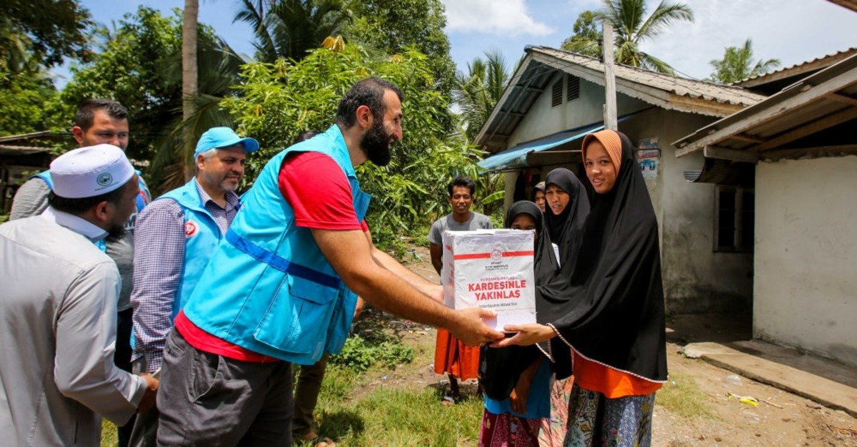 Volunteers from Turkey's Diyanet Foundation deliver Qurban Bayram aid to families in Thailand's Pattani, Aug. 9, 2018.