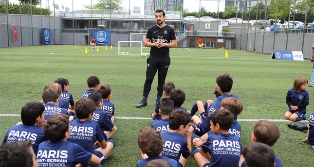 باريس سان جيرمان يفتتح مدرسة لتعليم كرة القدم في إسطنبول