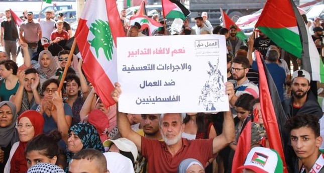 تصاعد الاحتجاجات الفلسطينية ضد قرار وزارة العمل اللبنانية
