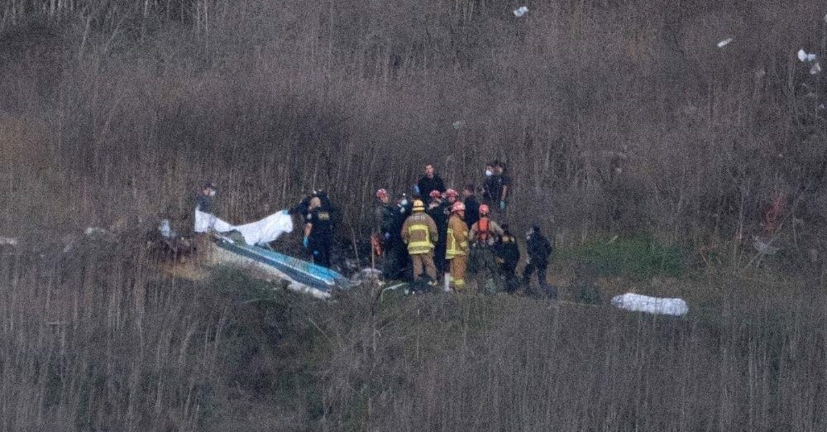 Los Angeles County Fire Department firefighters and coroner staff recover the bodies from the scene of a helicopter crash in Calabasas, Jan. 26, 2020. (AFP Photo)