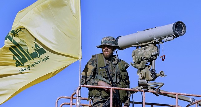 عنصر من ميليشيا حزب الله في جرود عرسال AP