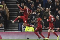 Liverpool players celebrate after scoring the opening goal against Tottenham in London, Jan. 11, 2020. (EPA Photo)