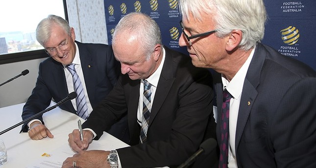 توقيع الهولندي غراهام أرنولد على عقد تدريب المنتخب الأسترالي AP