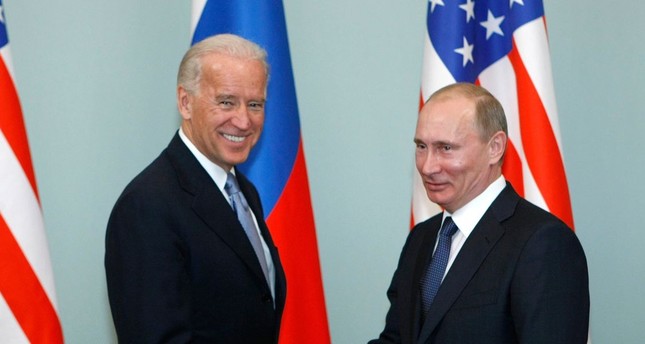 بوتين وبايدن يجريان أول محادثات هاتفية