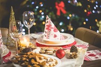 Enjoy traditional holiday meals and party with fellow expats this Christmas.