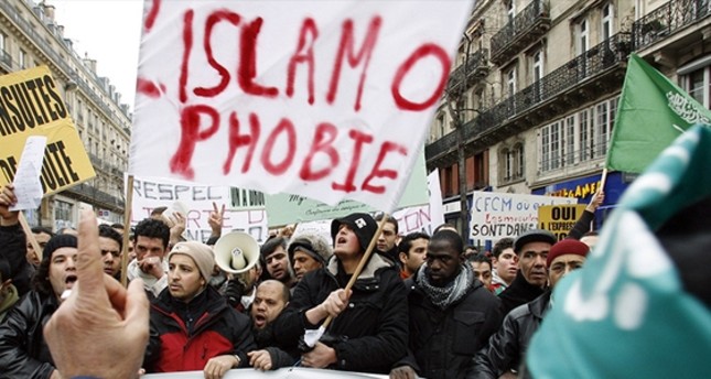 من المظاهرات المدافعة عن الإسلام في أوروبا من الأرشيف