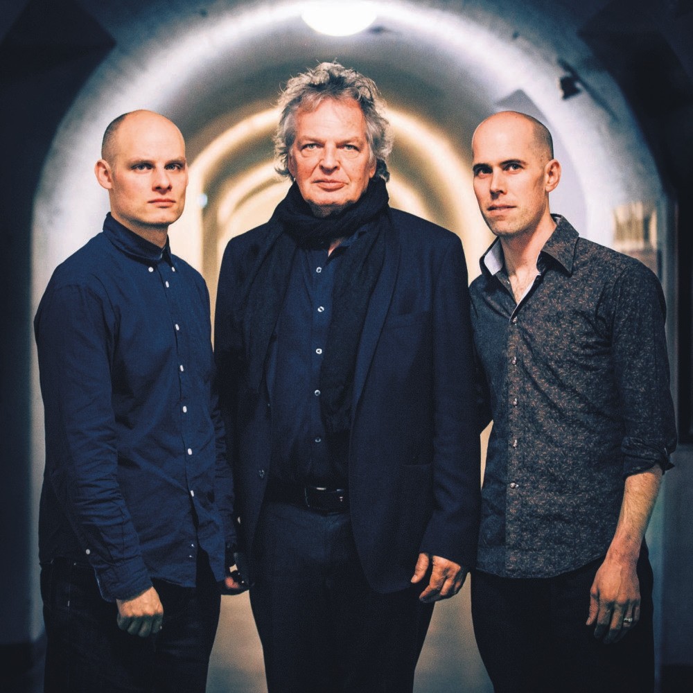 Joachim Ku00fchn (c) and fellow musicians.