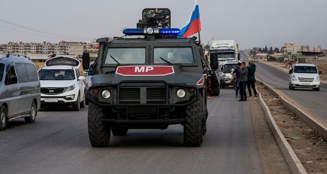 دورية للشرطة العسكرية الروسية في مدينة القامشلي شمال شرق سوريا AP