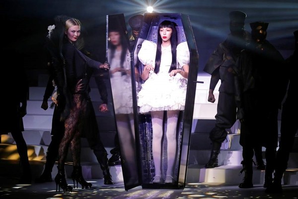 A model stands in a coffin next to model Karlie Kloss during the Jean Paul Gaultier Haute Couture Spring/Summer 2020 collection show in Paris, France, Jan. 22, 2020. (Reuters Photo)