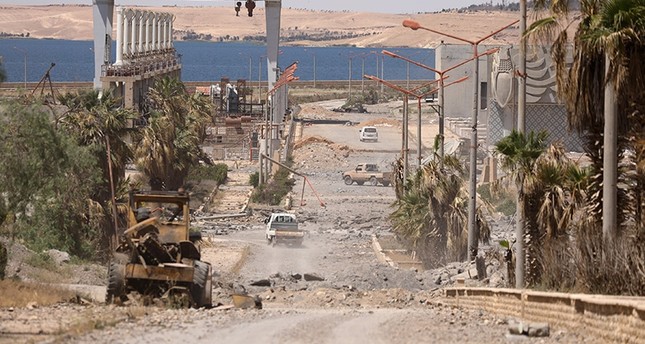 Vehicles drive near Tabqa Dam on the Euphrates River, in the town of Tabqa, after U.S.-backed Syrian Democratic Forces (SDF) captured it from Daesh terrorists this week, Syria May 12, 2017. (Reuters Photo)