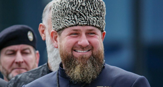 رمضان قديروف يحضر عرضا عسكريا في يوم النصر المصادف الذكرى 77 للانتصار على ألمانيا النازية، في العاصمة الشيشانية غروزني، 9 مايو 2022 رويترز